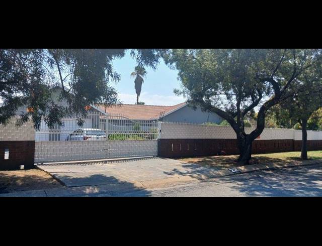 4 BEDROOM HOUSE FOR SALE IN BRACKENHURST